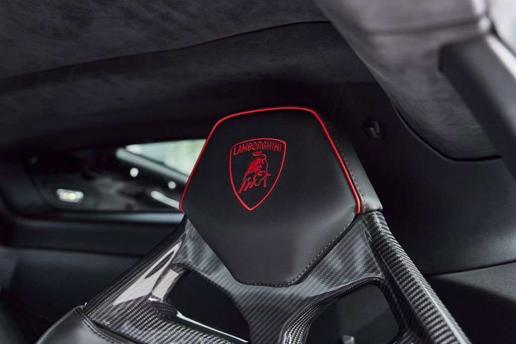 Used 2020 Lamborghini Huracan EVO image 43