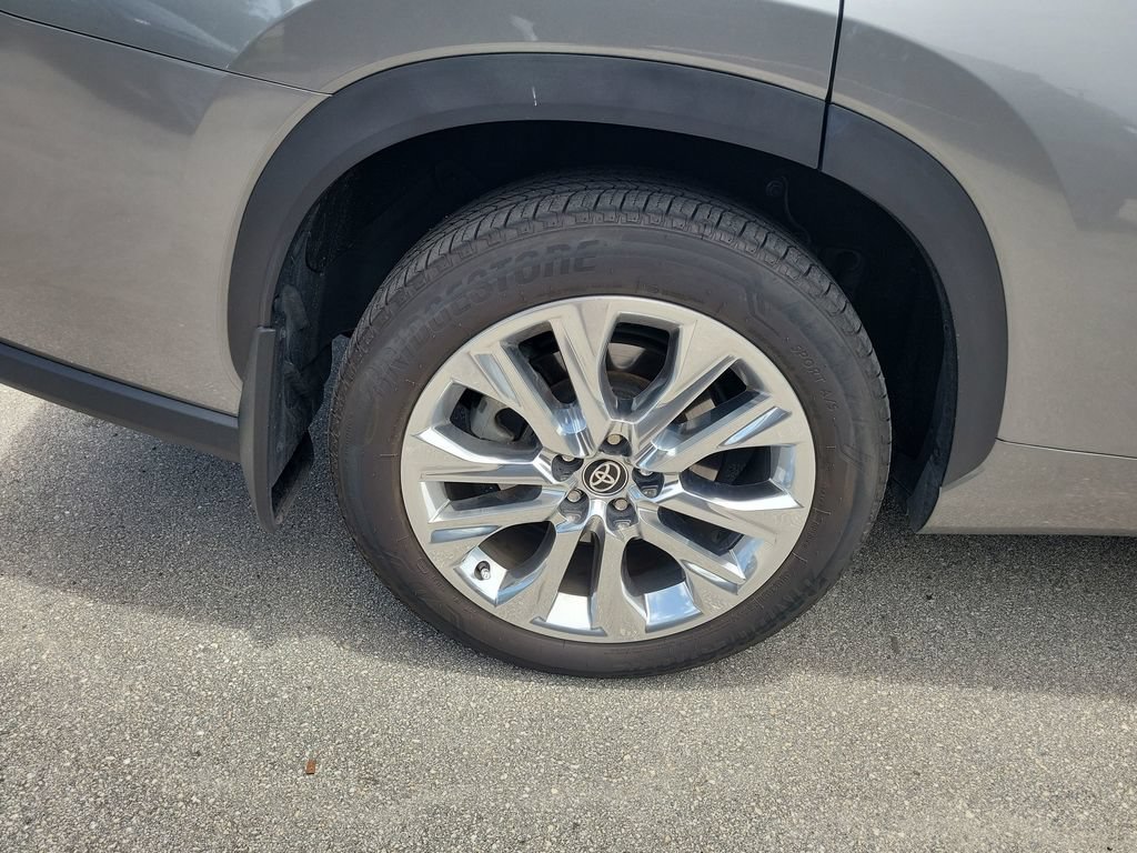 Certified 2026 Toyota Highlander Limited AWD/4WD image 7
