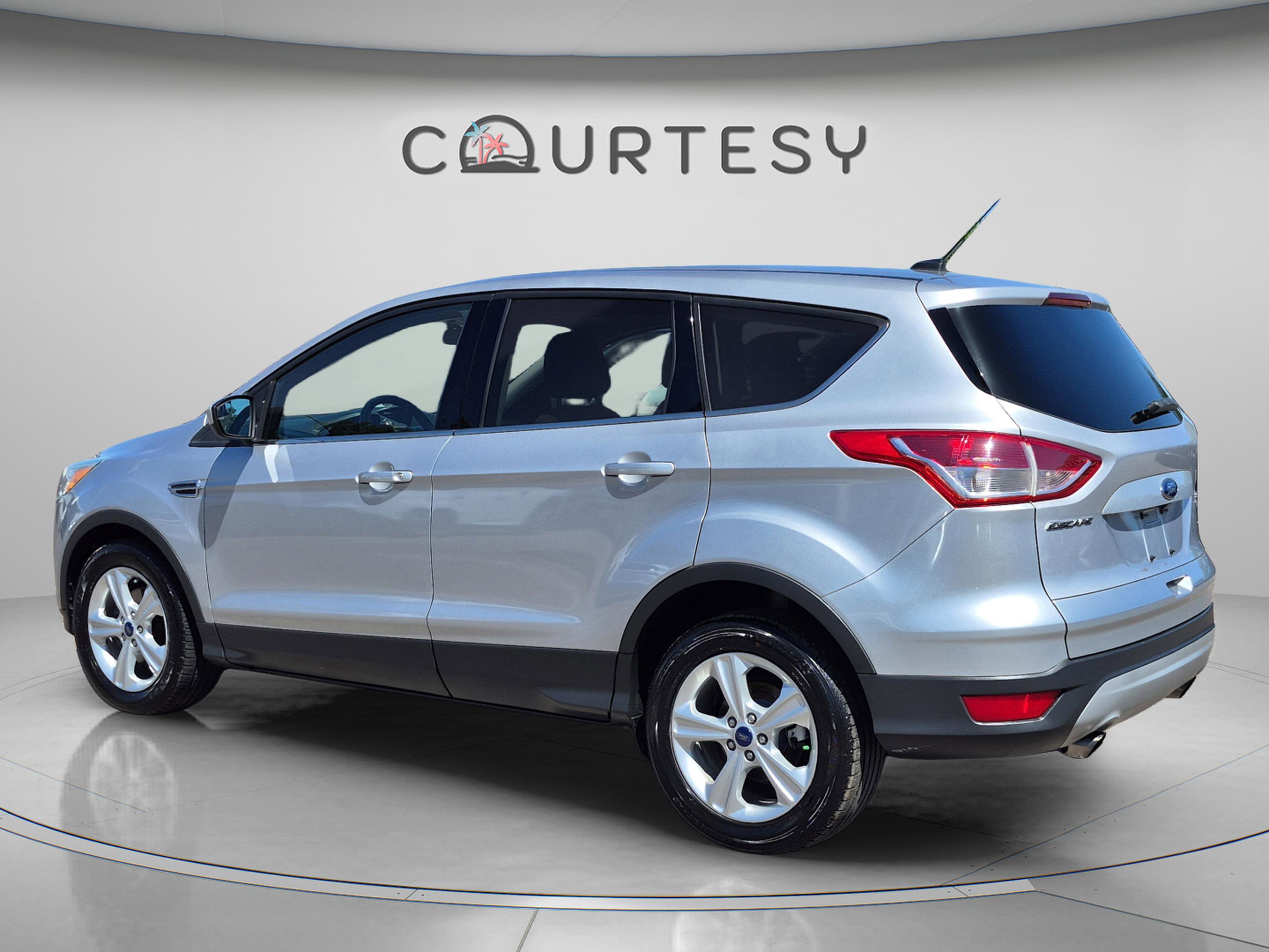Used 2015 Ford Escape SE FWD image 3