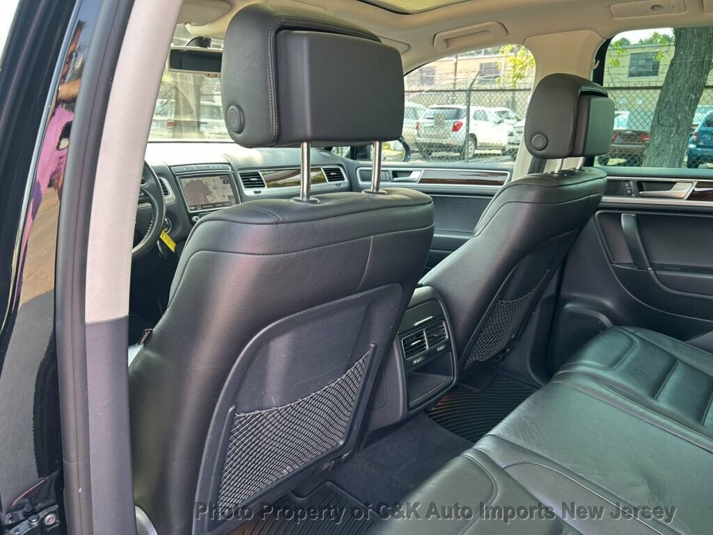 Used 2015 Volkswagen Touareg VR6 AWD/4WD image 25