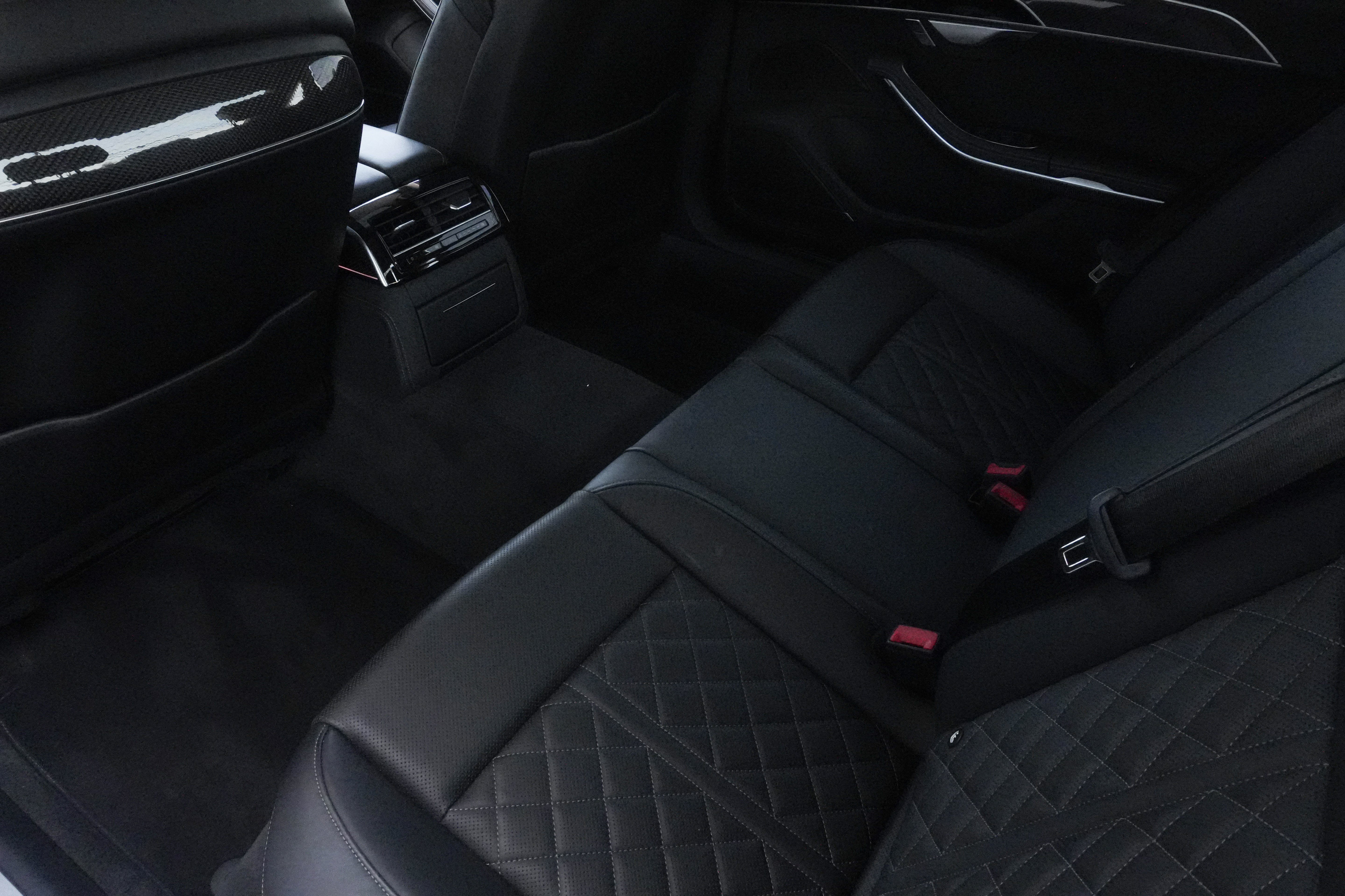 Used 2022 Audi S8 AWD/4WD image 32
