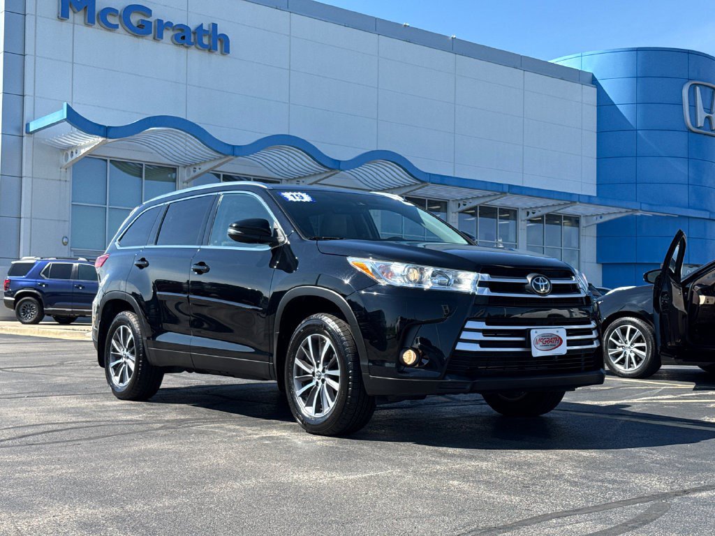 Used 2019 Toyota Highlander XLE AWD/4WD image 3