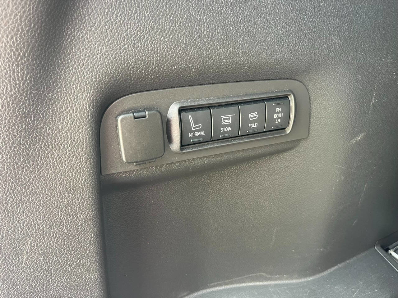 Used 2013 Ford Explorer Limited image 21