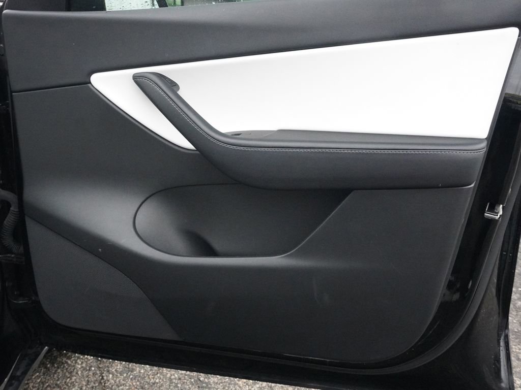 Used 2022 Tesla Model Y Performance image 22