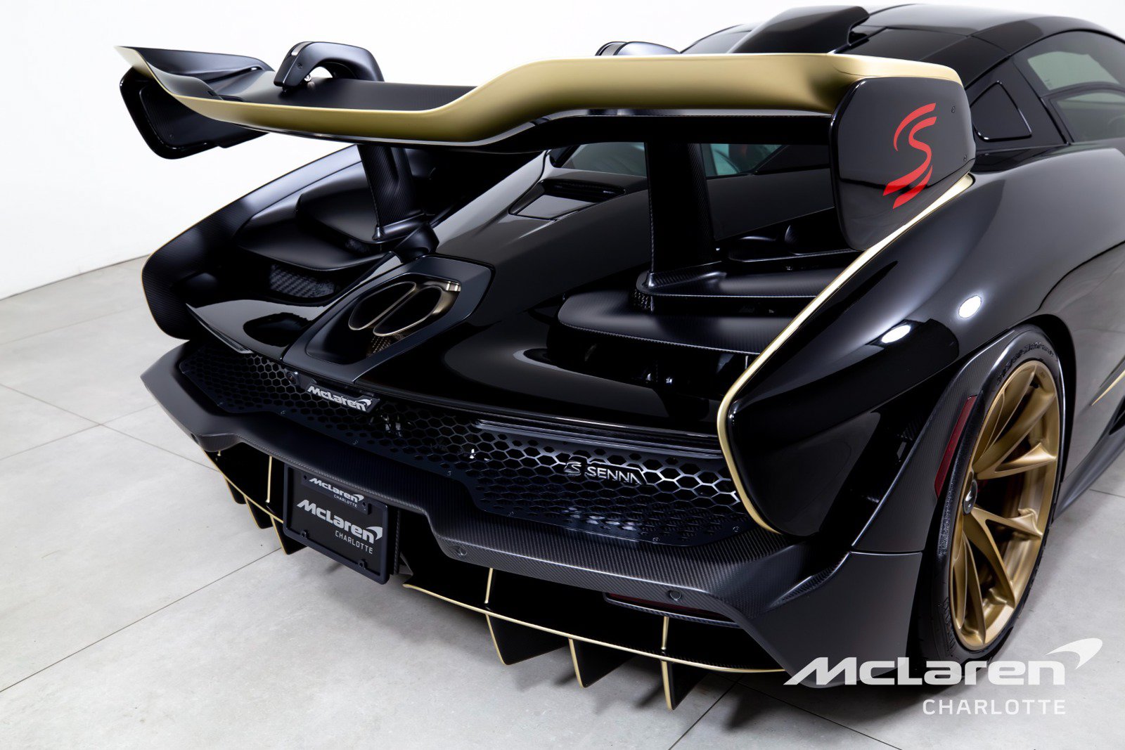 Used 2019 McLaren Senna RWD image 41