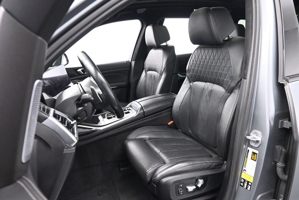 Used 2023 BMW X7 M60i w/ Executive Package AWD/4WD image 16