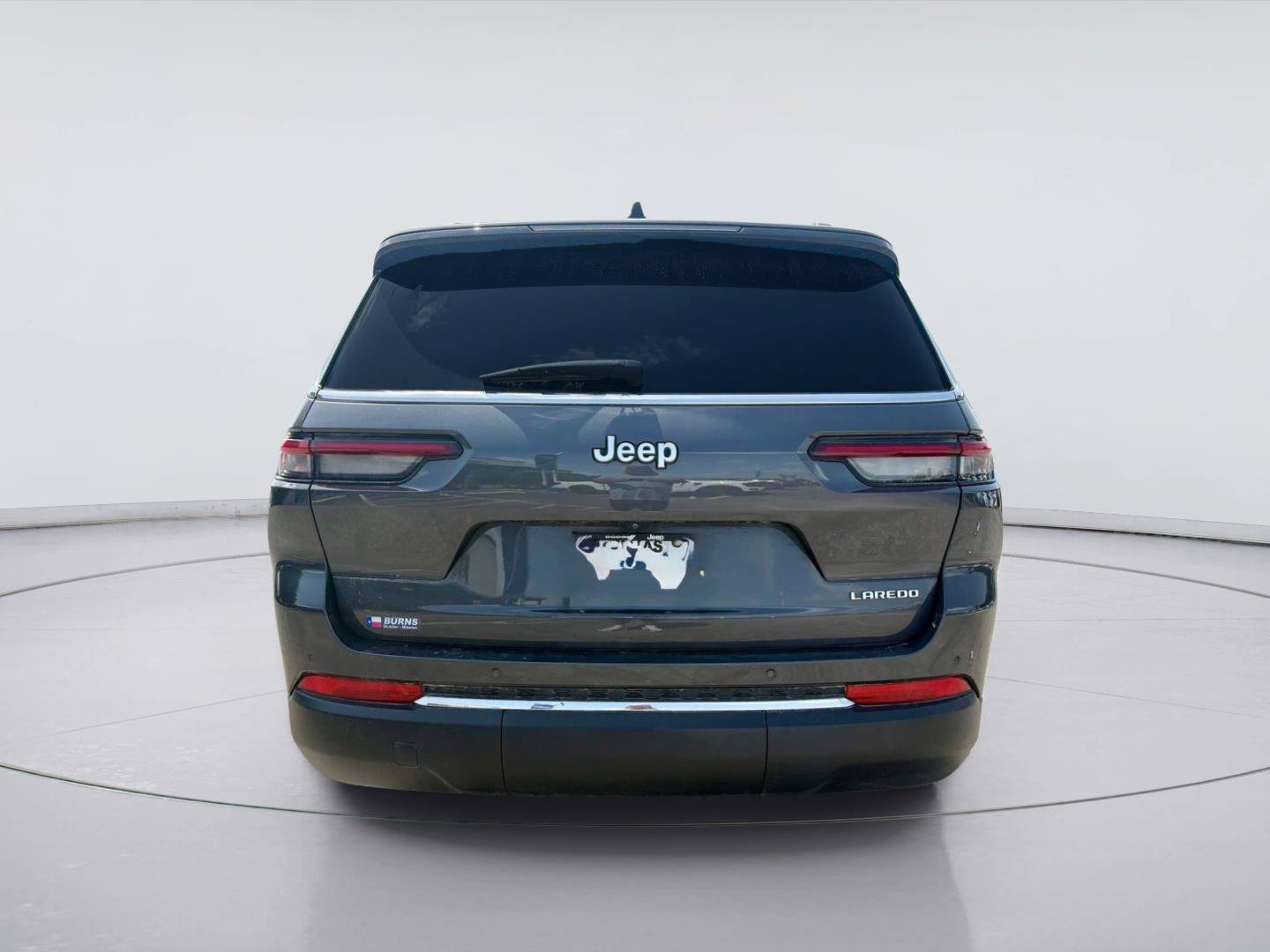 Used 2024 Jeep Grand Cherokee L Laredo RWD image 4
