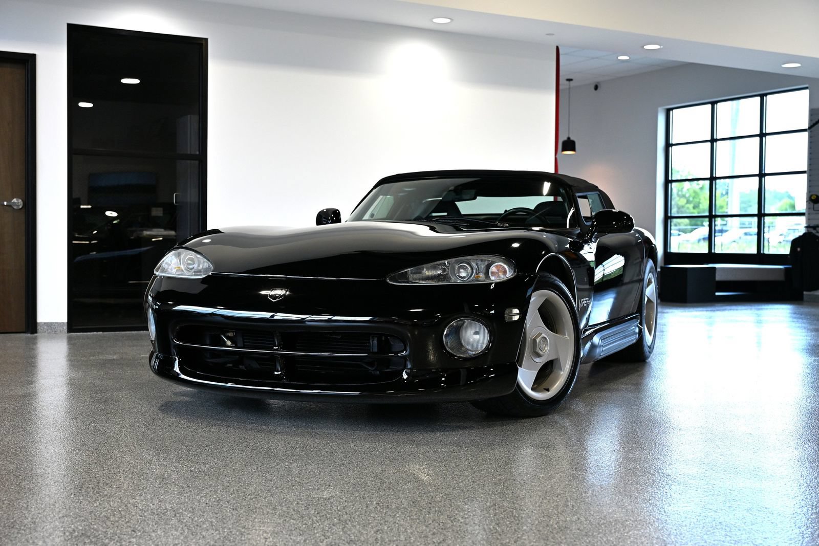 Used 1994 Dodge Viper RT/10 RWD image 1
