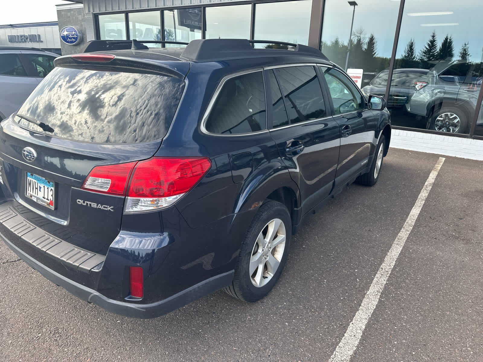 Used 2014 Subaru Outback 2.5i Premium AWD/4WD image 3