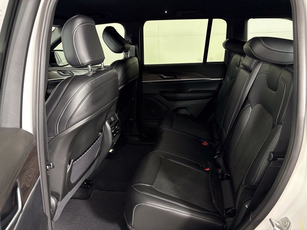 New 2027 Jeep Grand Cherokee Altitude AWD/4WD image 36