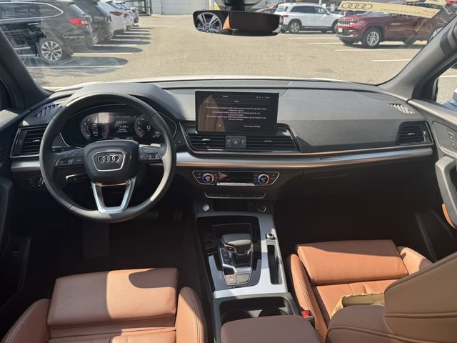 Certified 2025 Audi Q5 2.0T Premium w/ Convenience Plus Package image 12