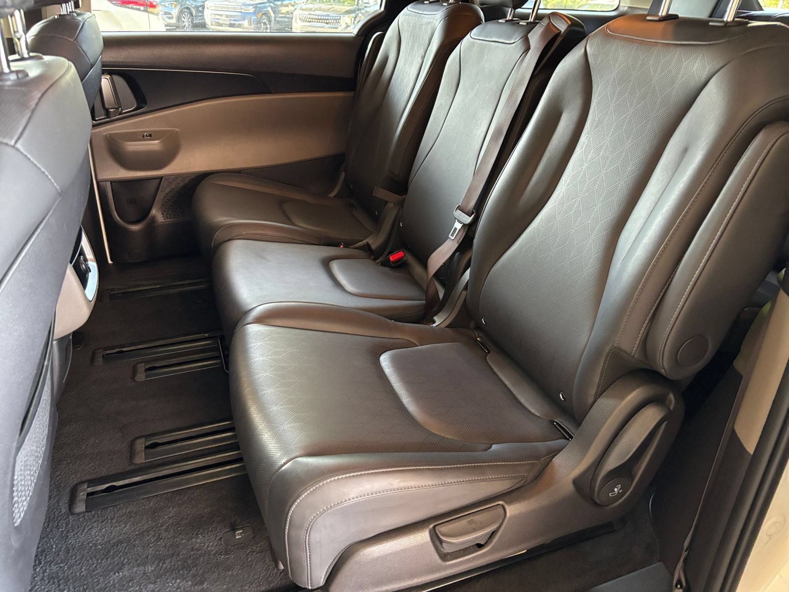 Used 2026 Kia Carnival FWD image 23