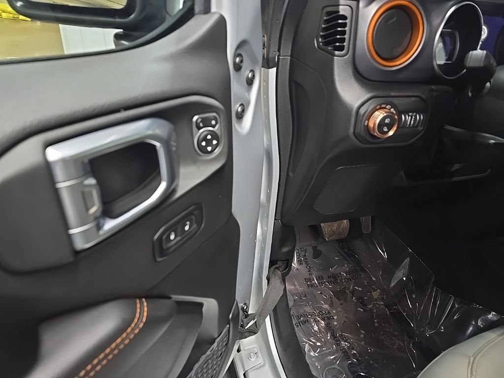 Used 2022 Jeep Gladiator Mojave w/ Cold Weather Group AWD/4WD image 30