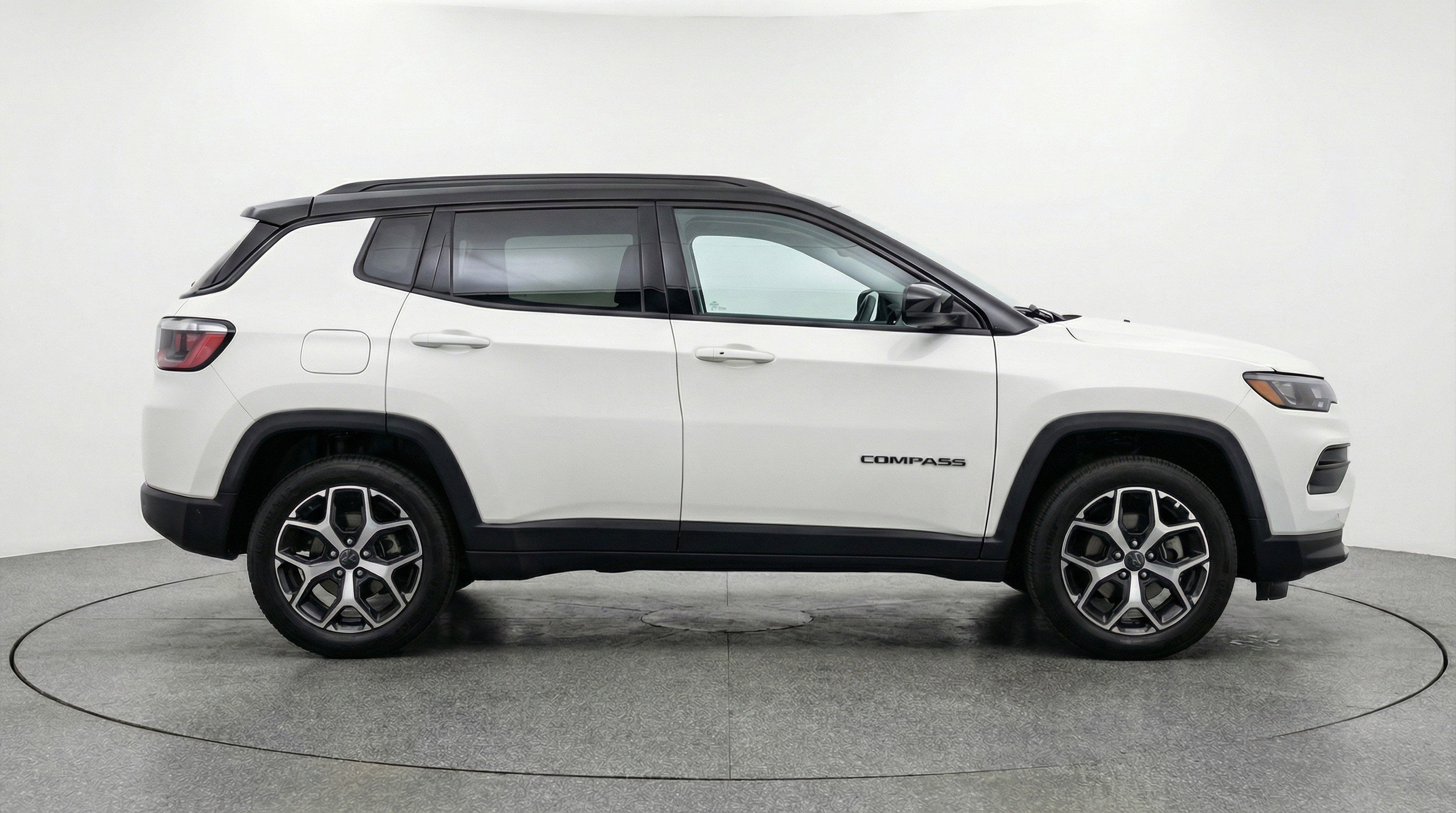 Used 2025 Jeep Compass Limited image 11
