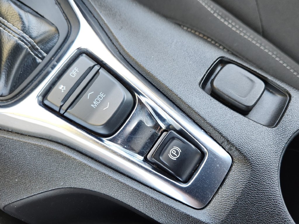 Used 2023 Chevrolet Camaro LT RWD image 13