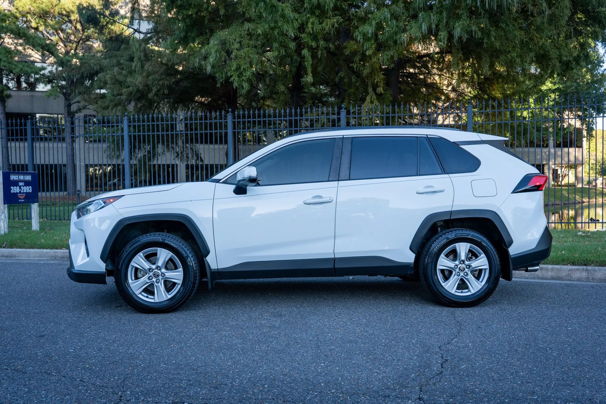 Used 2020 Toyota RAV4 XLE FWD image 9