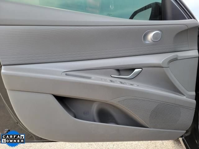 Used 2024 Hyundai Elantra SE FWD image 13
