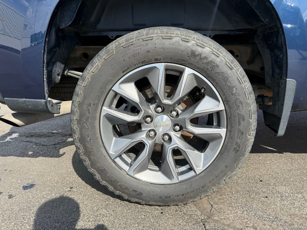 Used 2022 Chevrolet Silverado 1500 LT AWD/4WD image 44
