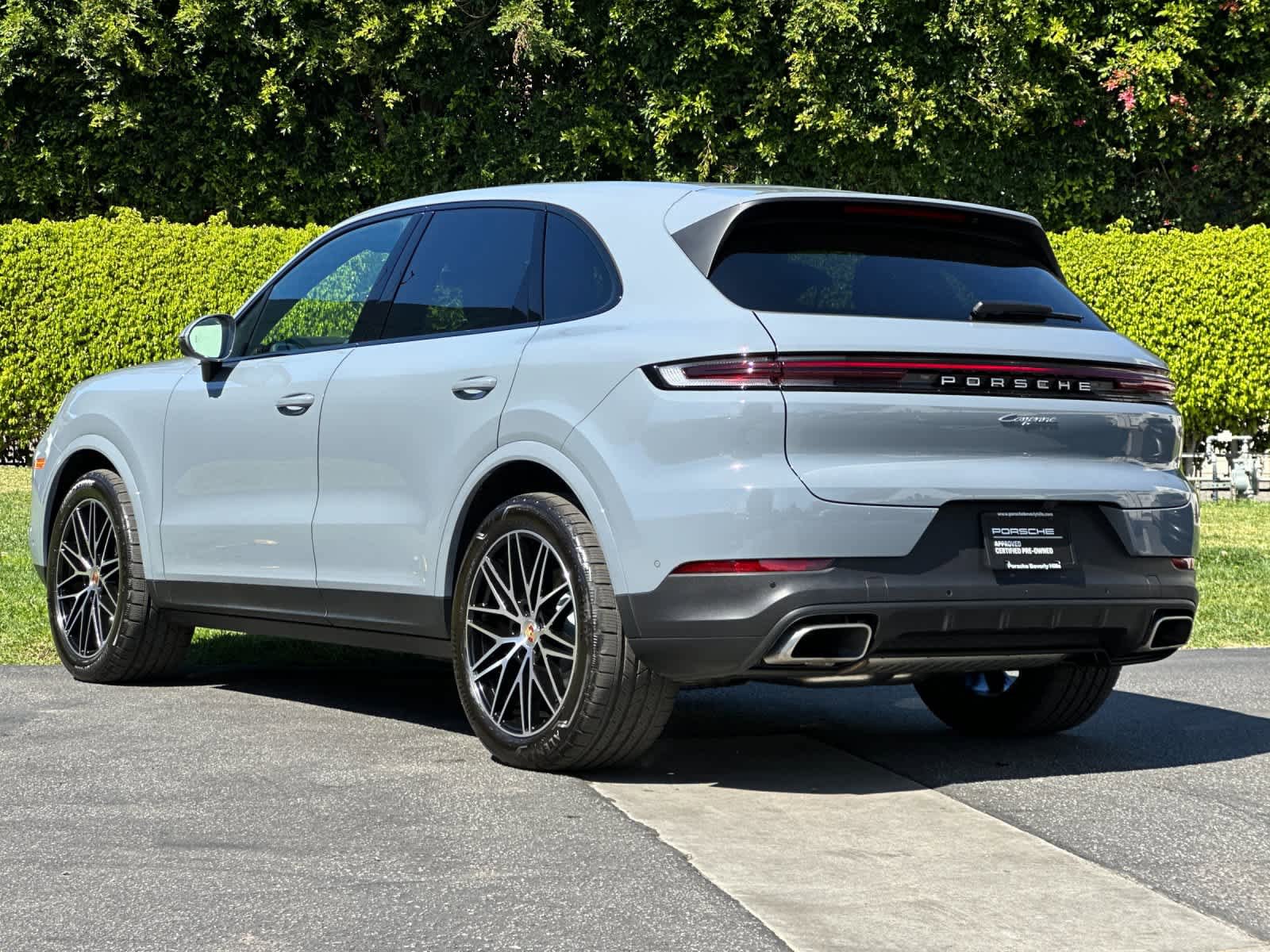 Certified 2025 Porsche Cayenne image 3