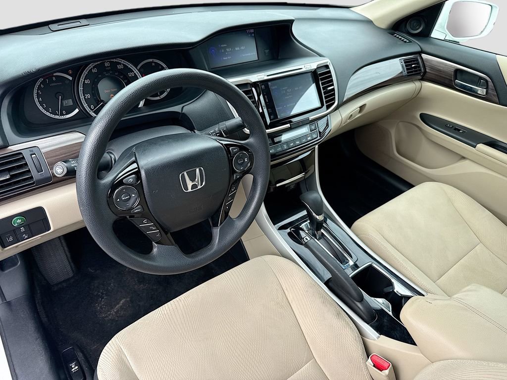 Used 2017 Honda Accord EX image 10