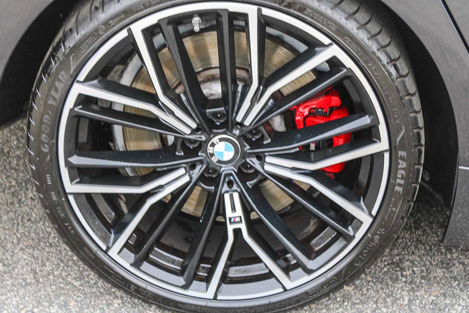 Used 2023 BMW M550i xDrive image 11