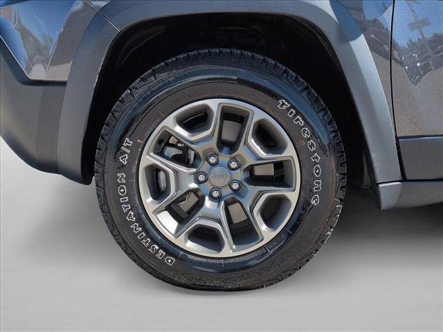 Used 2022 Jeep Cherokee Trailhawk image 23