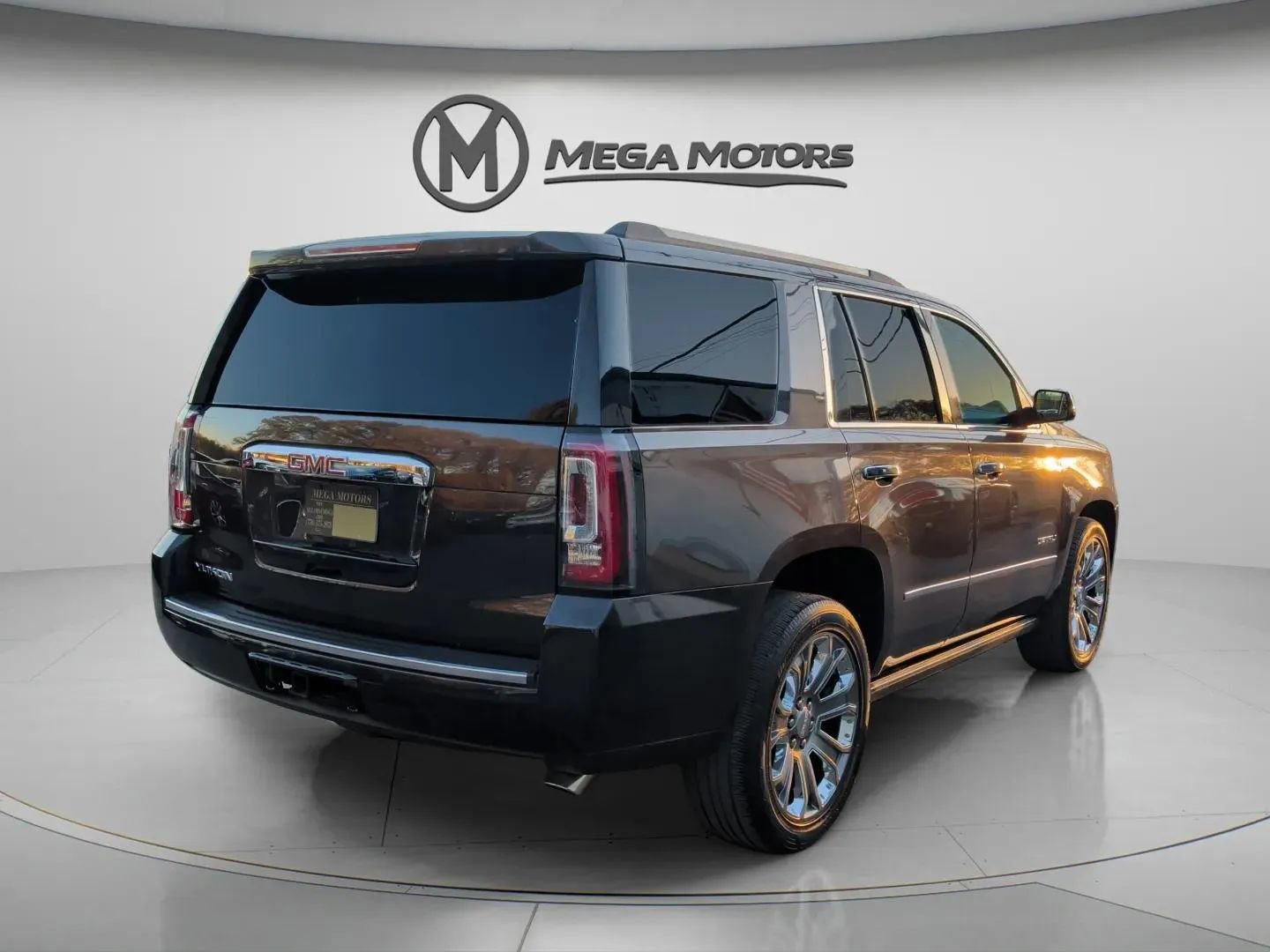 Used 2015 GMC Yukon Denali w/ Touring Package AWD/4WD image 7