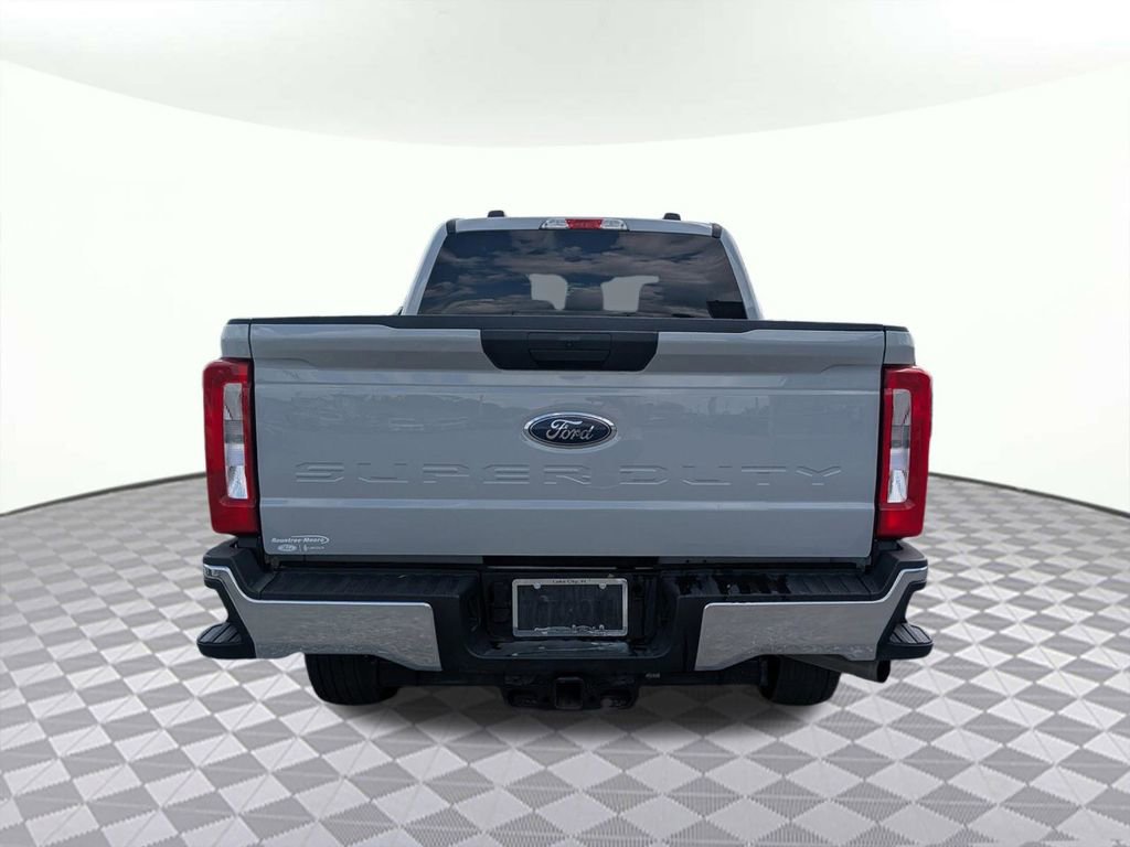 Used 2025 Ford F250 XLT AWD/4WD image 4