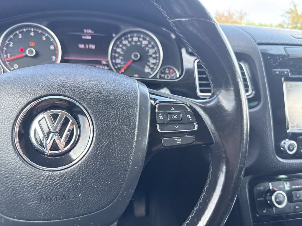 Used 2014 Volkswagen Touareg Sport AWD/4WD image 20