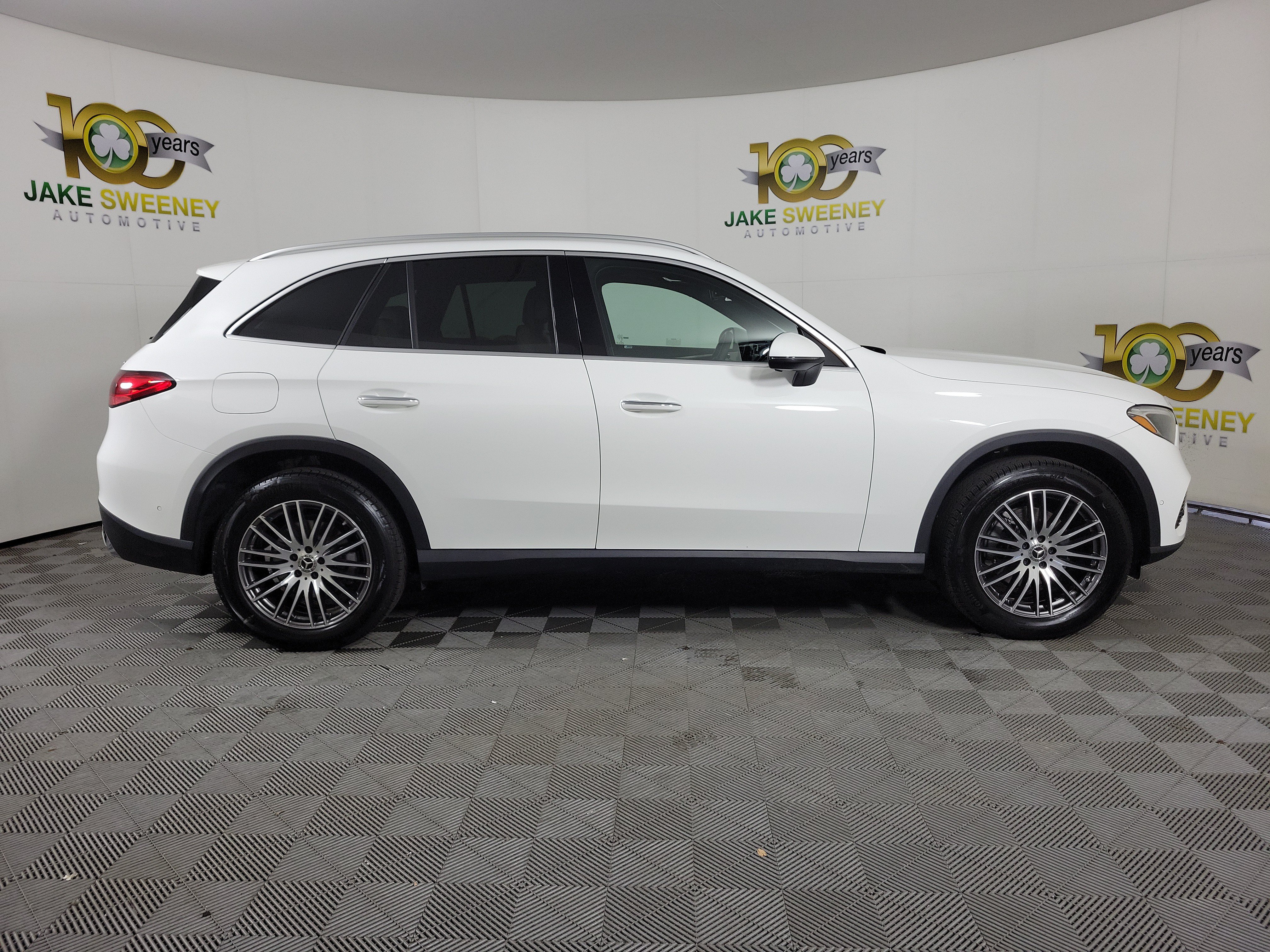 Used 2025 Mercedes-Benz GLC 300 4MATIC image 8