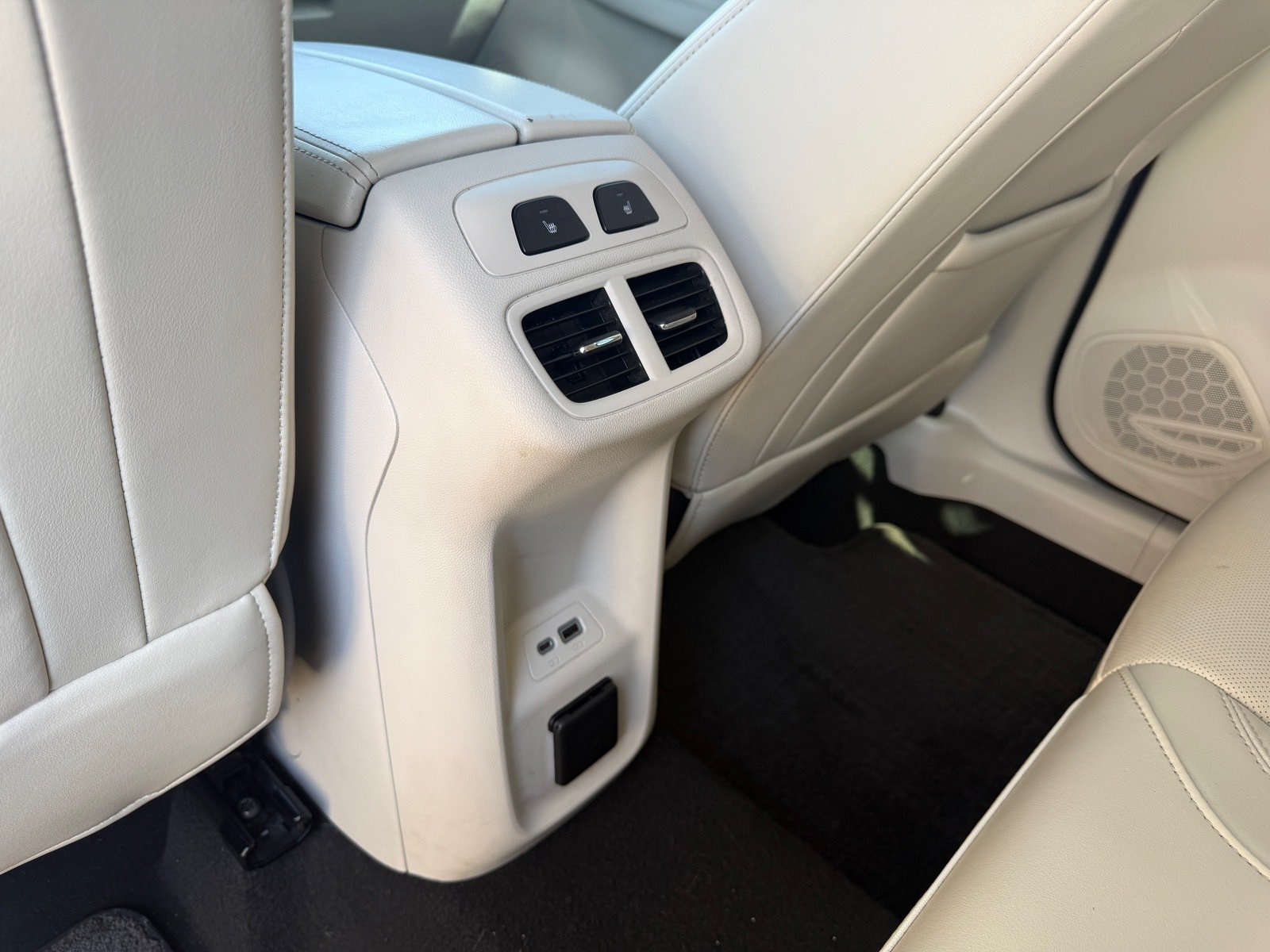 Used 2021 Buick Envision Avenir w/ Technology Package II AWD/4WD image 27