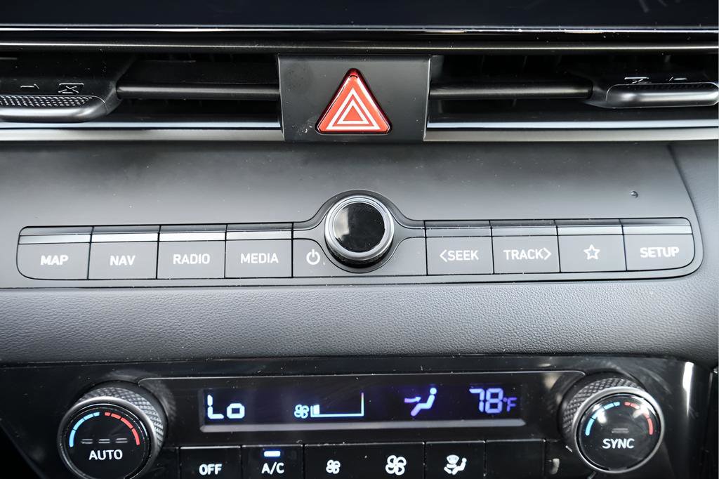 Used 2025 Hyundai Elantra SEL FWD image 35