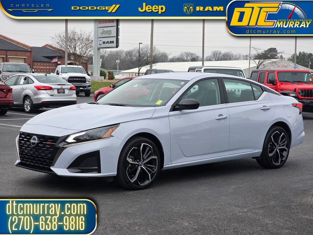 Used 2024 Nissan Altima 2.5 SR image 2