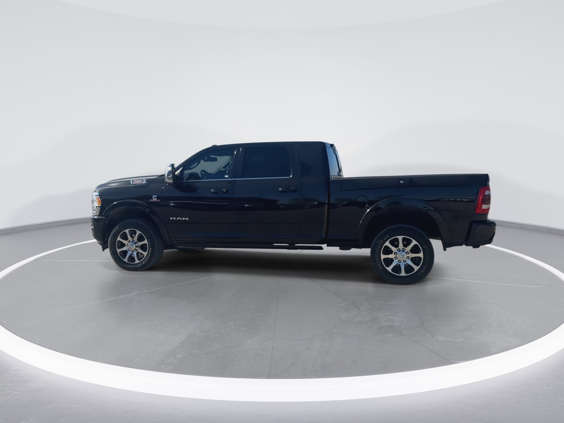 Used 2024 RAM 2500 Limited w/ Towing Technology Group image 8