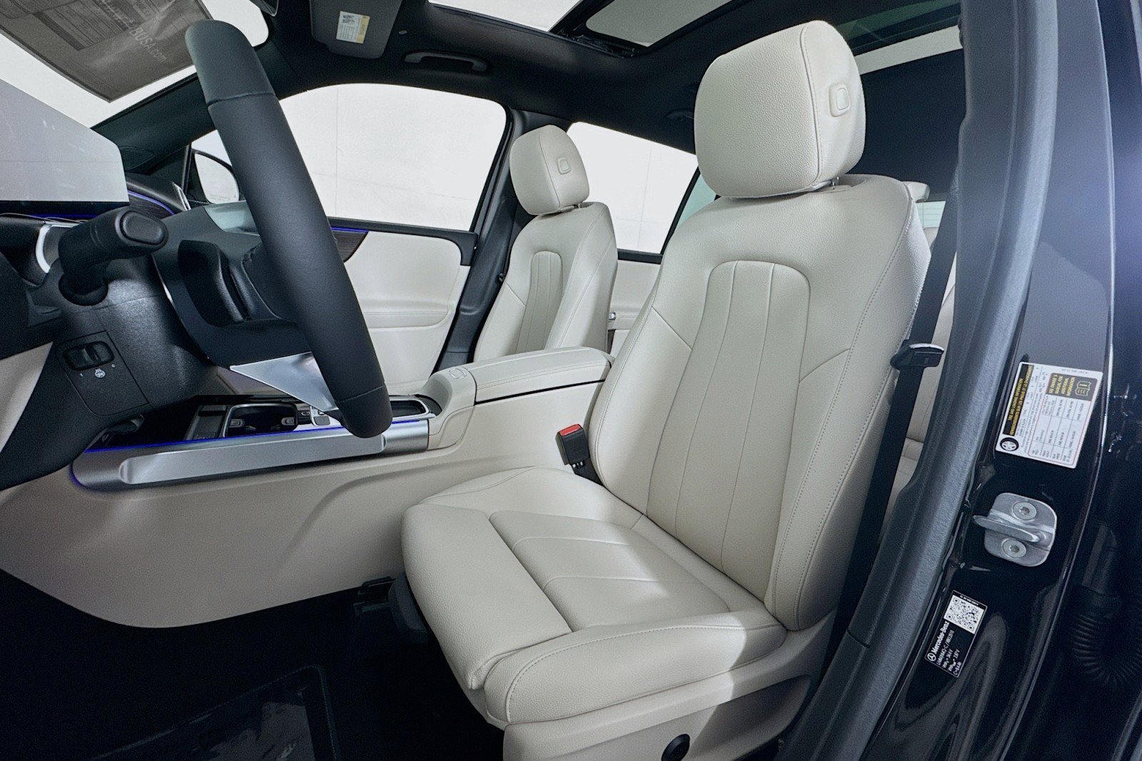 New 2026 Mercedes-Benz GLB 250 4MATIC image 16