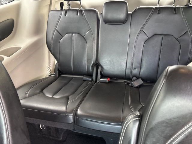 Used 2023 Chrysler Pacifica Touring-L image 33