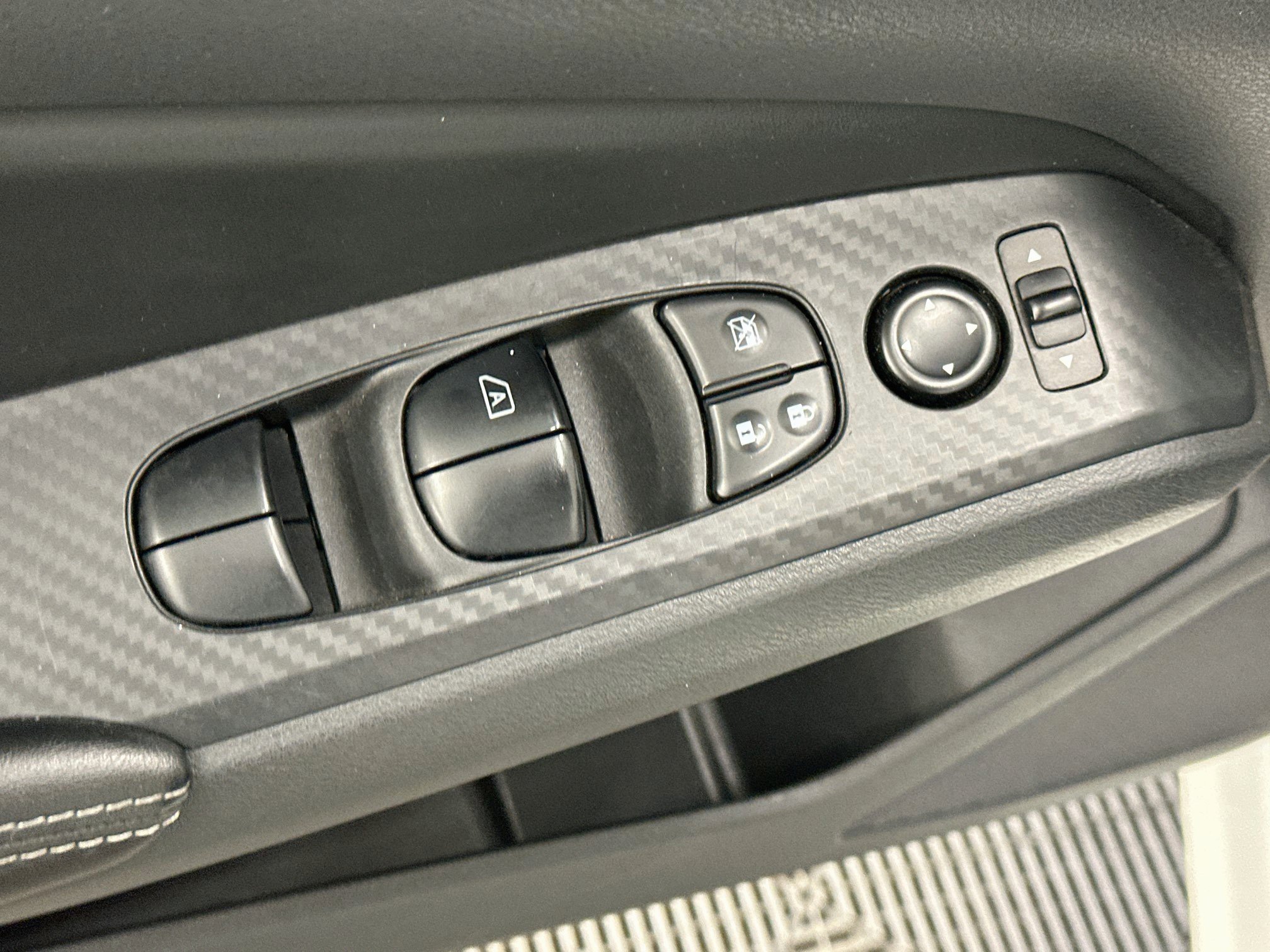 Used 2025 Nissan Altima 2.5 SV FWD image 15