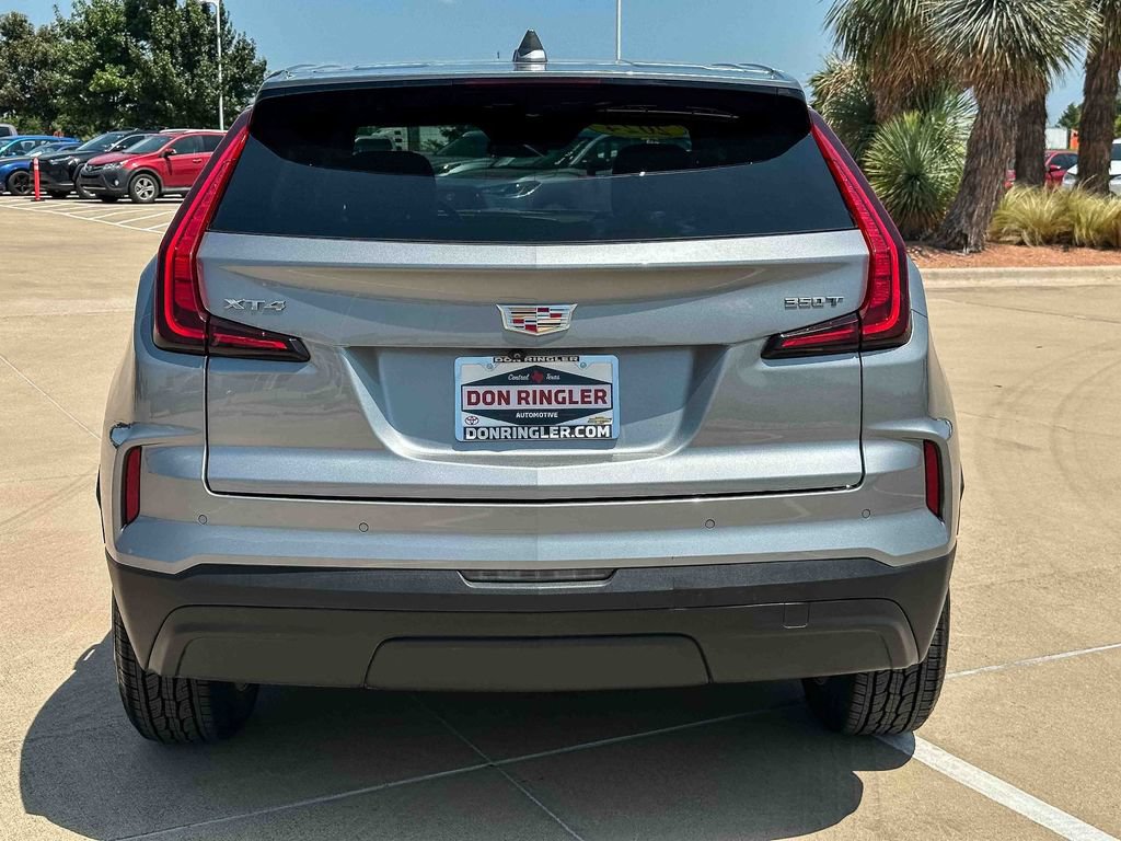 Used 2024 Cadillac XT4 Luxury w/ Cold Weather Package FWD image 4