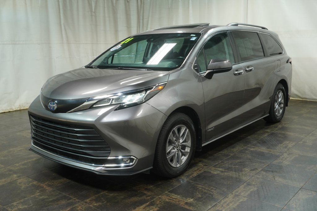 Used 2021 Toyota Sienna XLE w/ XLE Plus Package AWD/4WD image 2