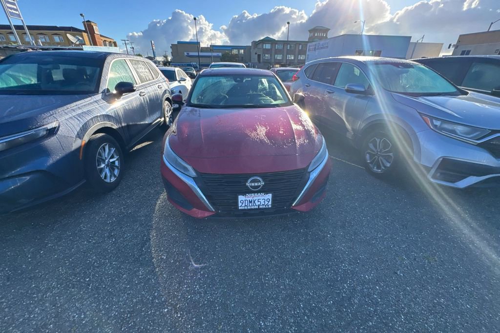 Used 2023 Nissan Altima 2.5 SV w/ SV Premium Package FWD image 3