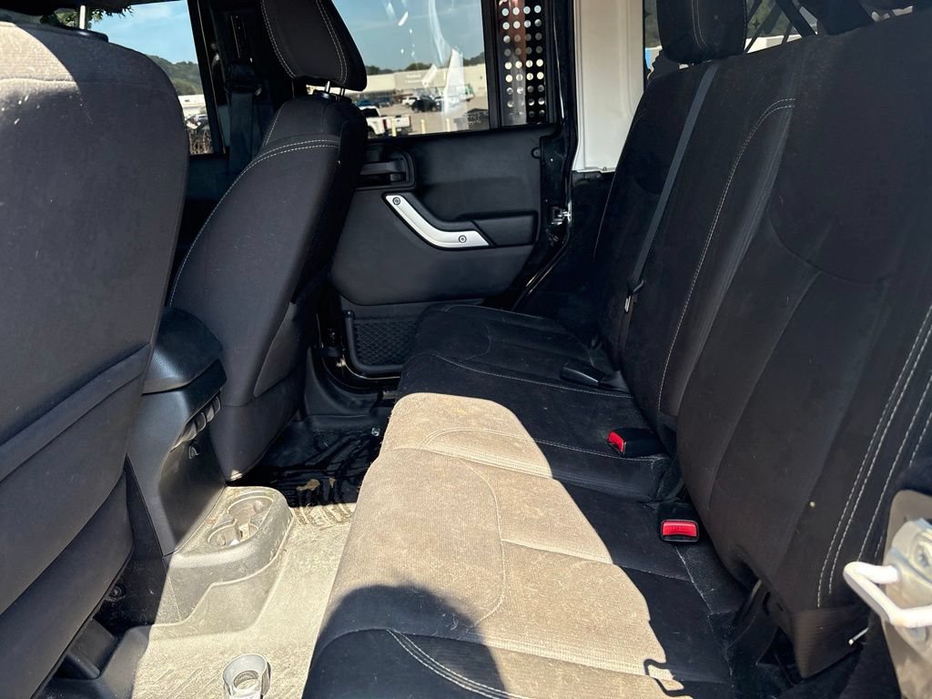 Used 2017 Jeep Wrangler Unlimited Rubicon w/ Connectivity Group AWD/4WD image 13