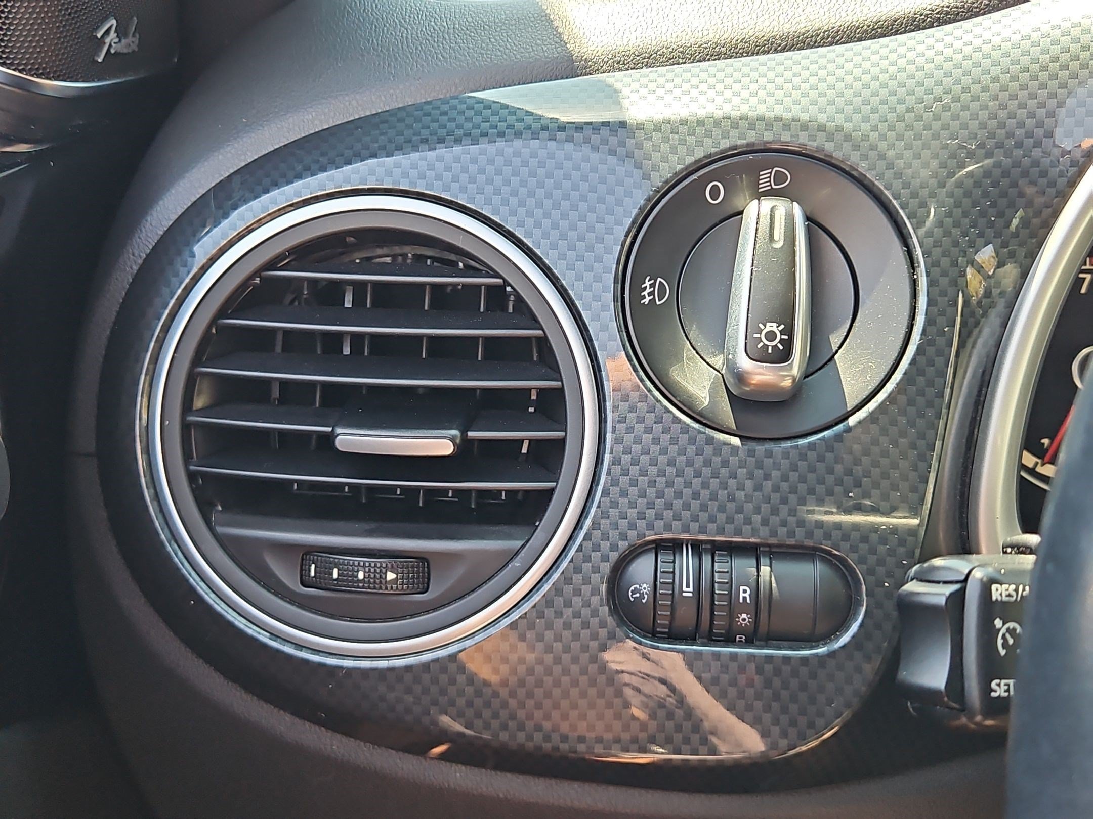 Used 2014 Volkswagen Beetle R-Line FWD image 21