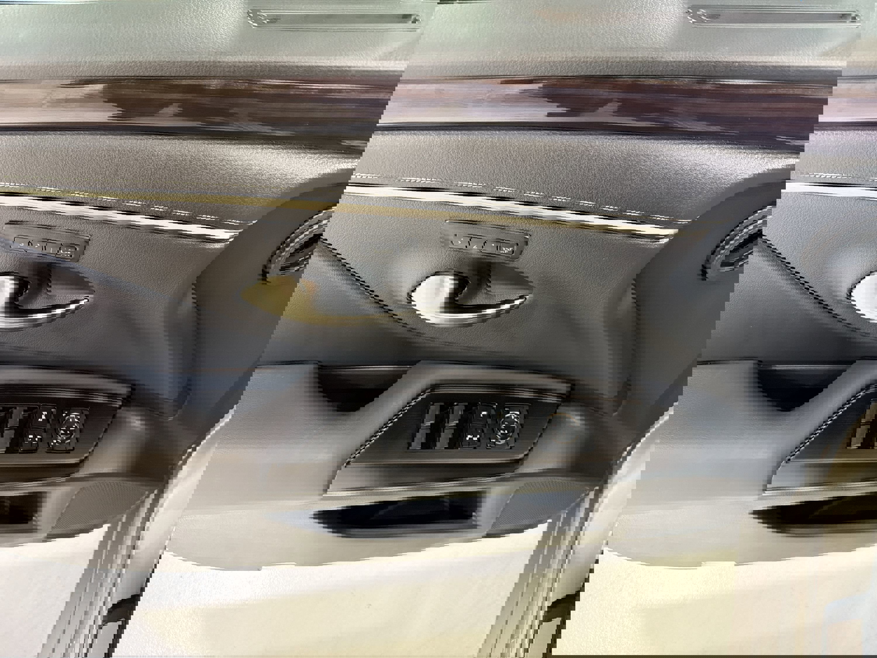 Used 2019 Lexus ES 350 w/ Ultra Luxury Package image 12