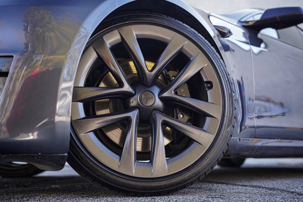 Used 2021 Tesla Model S Plaid image 18