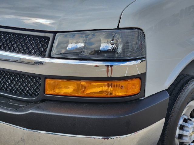 Used 2025 Chevrolet Express 2500 w/ Driver Convenience Package RWD image 16