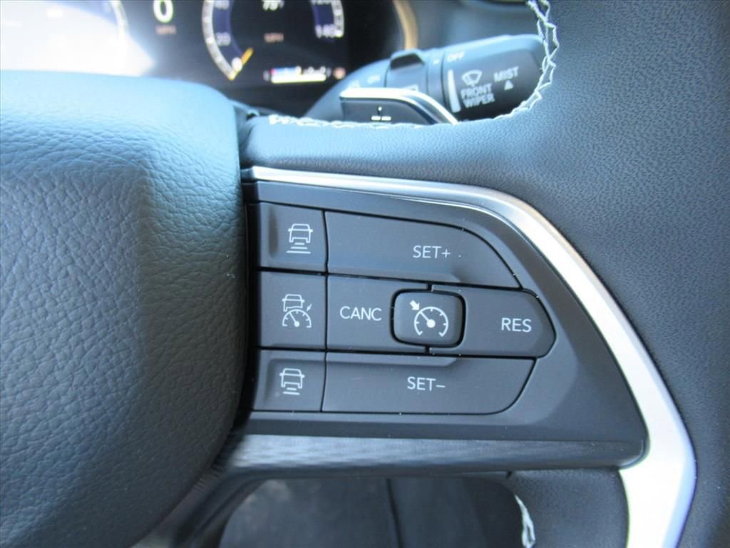 Used 2025 Jeep Grand Cherokee L Laredo w/ Luxury Tech Group I image 25