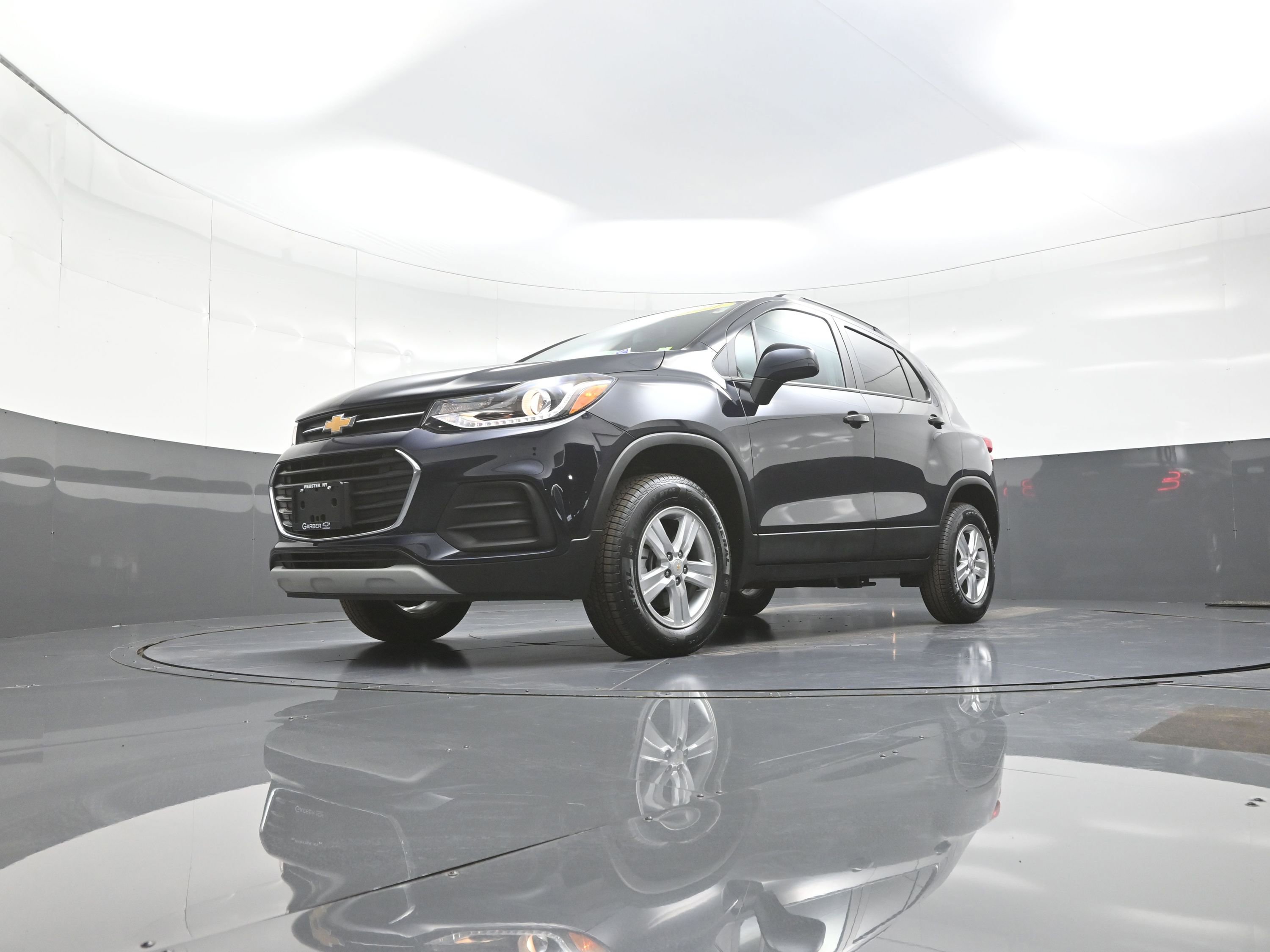 Used 2022 Chevrolet Trax LT w/ LT Convenience Package image 11