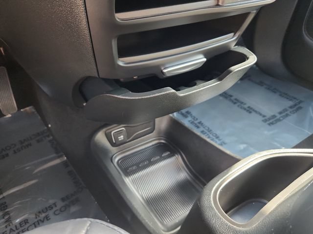 Used 2025 Chrysler Pacifica Select FWD image 46