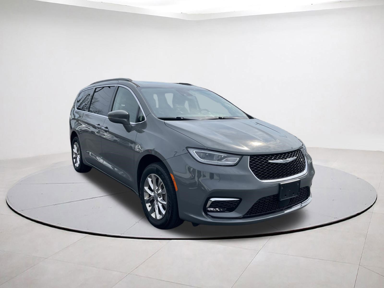 Used 2022 Chrysler Pacifica Touring-L image 1