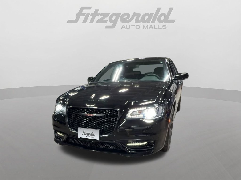 Used 2023 Chrysler 300 S w/ Comfort Group RWD image 4